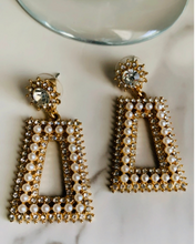 Load image into Gallery viewer, Ana Pearl Earrings