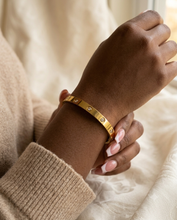 Load image into Gallery viewer, Aura 18k Gold Bangle