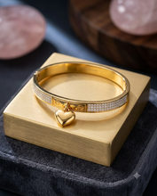 Load image into Gallery viewer, Love Island 18k Gold Bangle